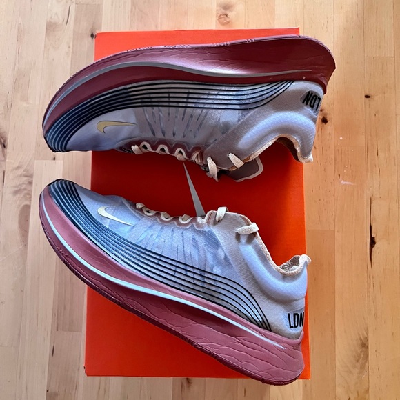 Nike Zoom Fly SP ‘LDN’ Running Shoes - UNISEX - Picture 2 of 6